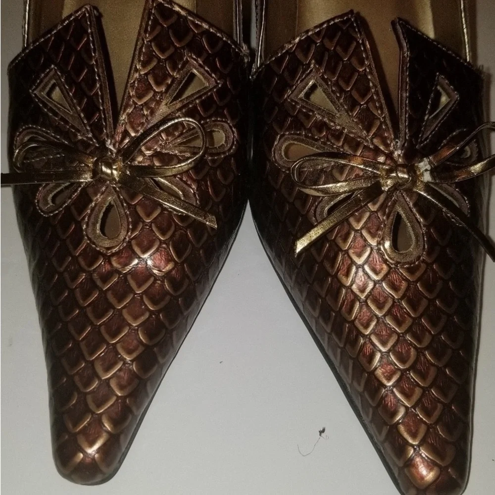 Pointed Toe Brown Metallic Textured Women's Pumps